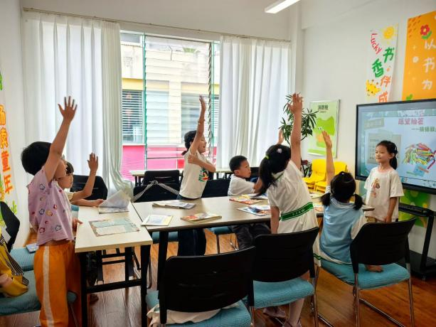 书果星球与书加读书会加盟云南玉溪店-一场社区读书会，让20+名孩子专注阅读、积极表达，收获全场好评！